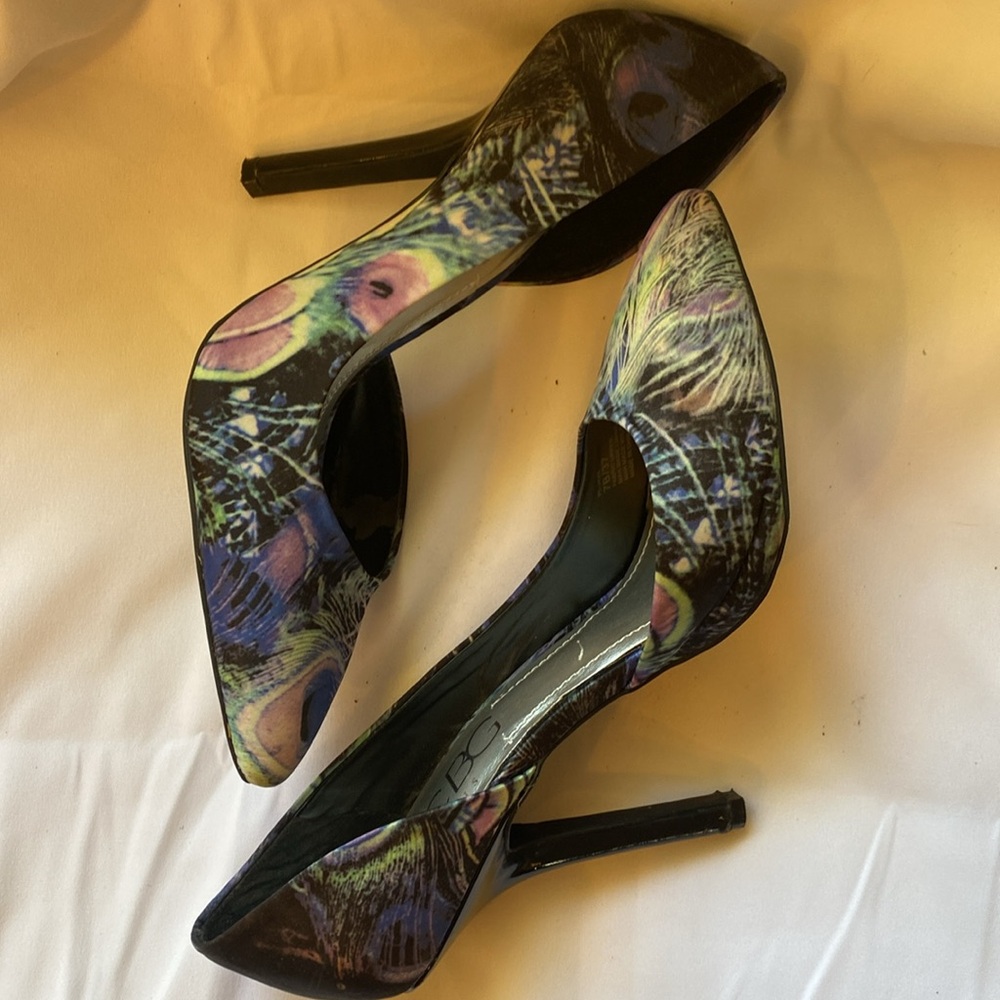 Stunning BCBG size 7 heels - Picture 9 of 10